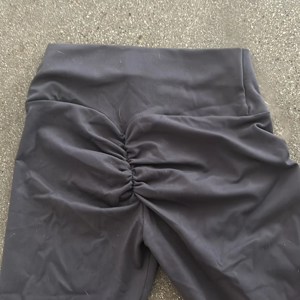 Amazon butt scrunch leggings - Picture 2 of 2